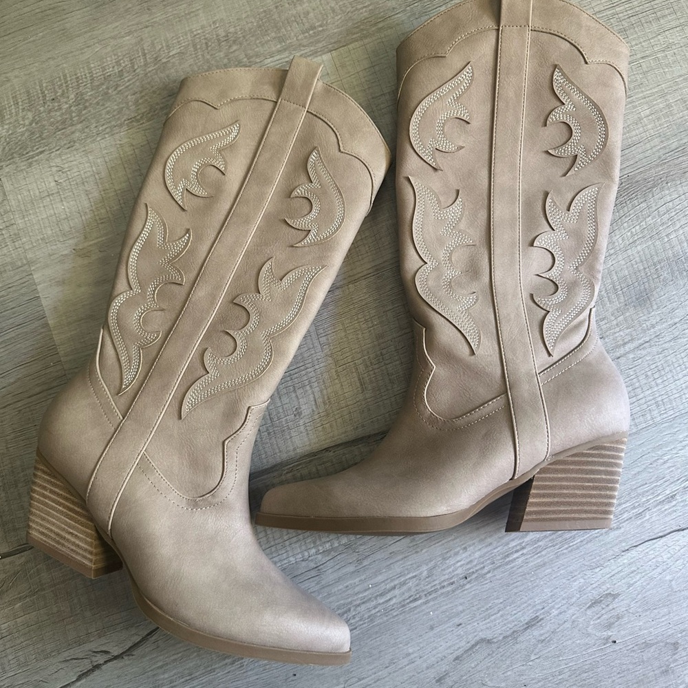DV by Dolce Vita Beige Heeled Boots